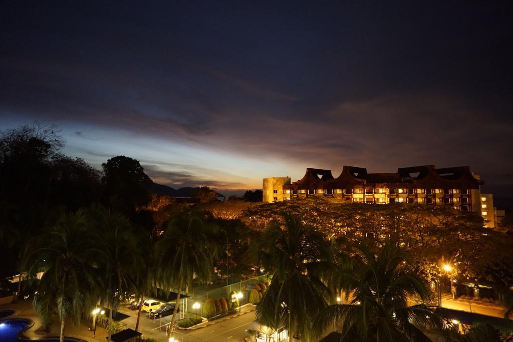 Sri Sayang By Coral Holiday Resort Batu Ferringhi Exterior foto